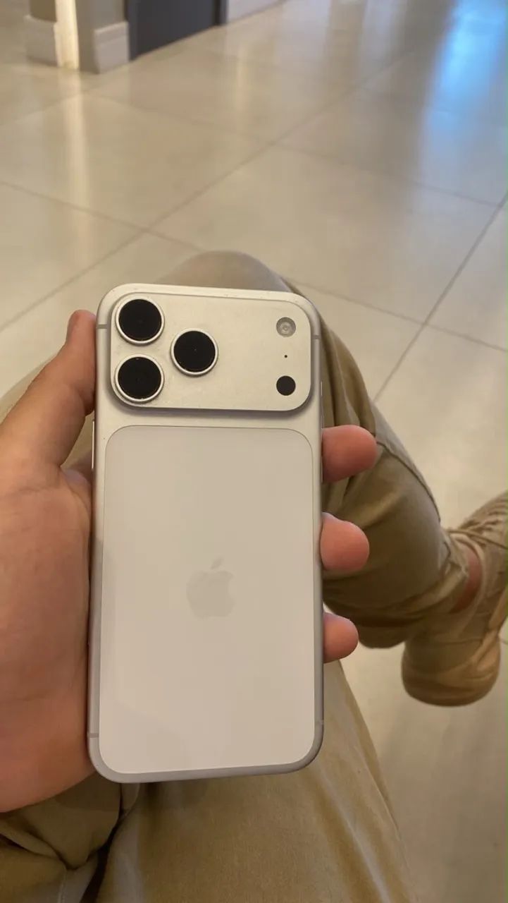 iPhone 17 pro max, com apenas 2 meses de uso e caixa 