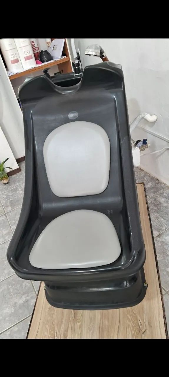 Vendo lavatório/bancada com espelho/carrinho auxiliar e cadeira de cabeleireira  - Foto 2