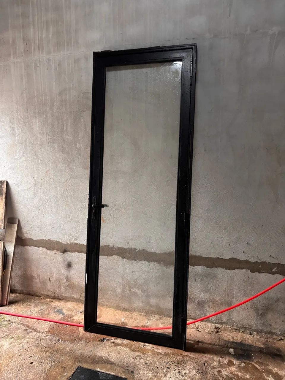 Vendo porta de alumínio e vidro de abrir esquerda 