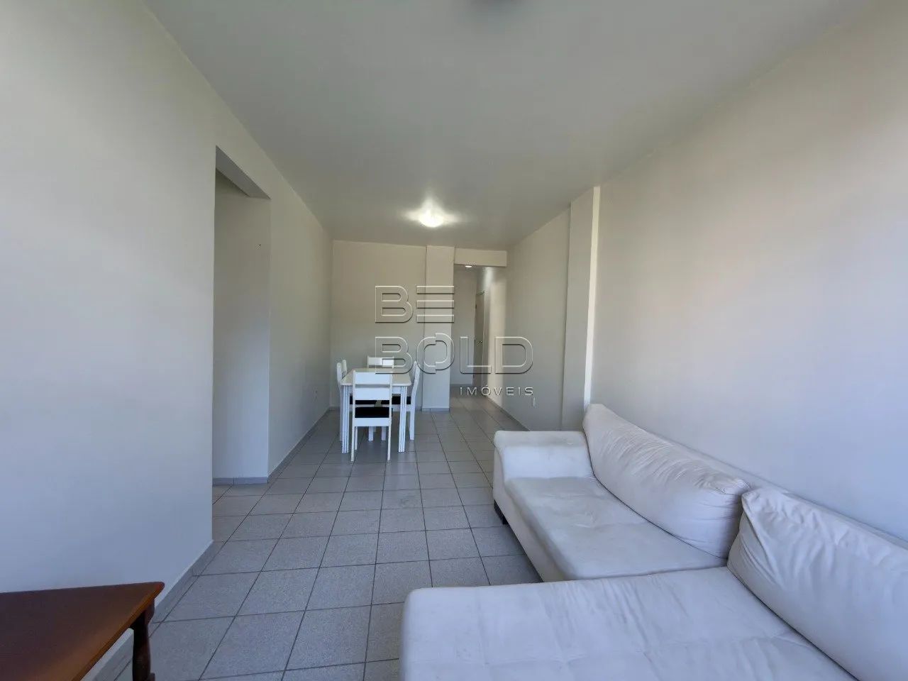 Apartamento com 2 dormitórios em Coqueiros - Foto 2