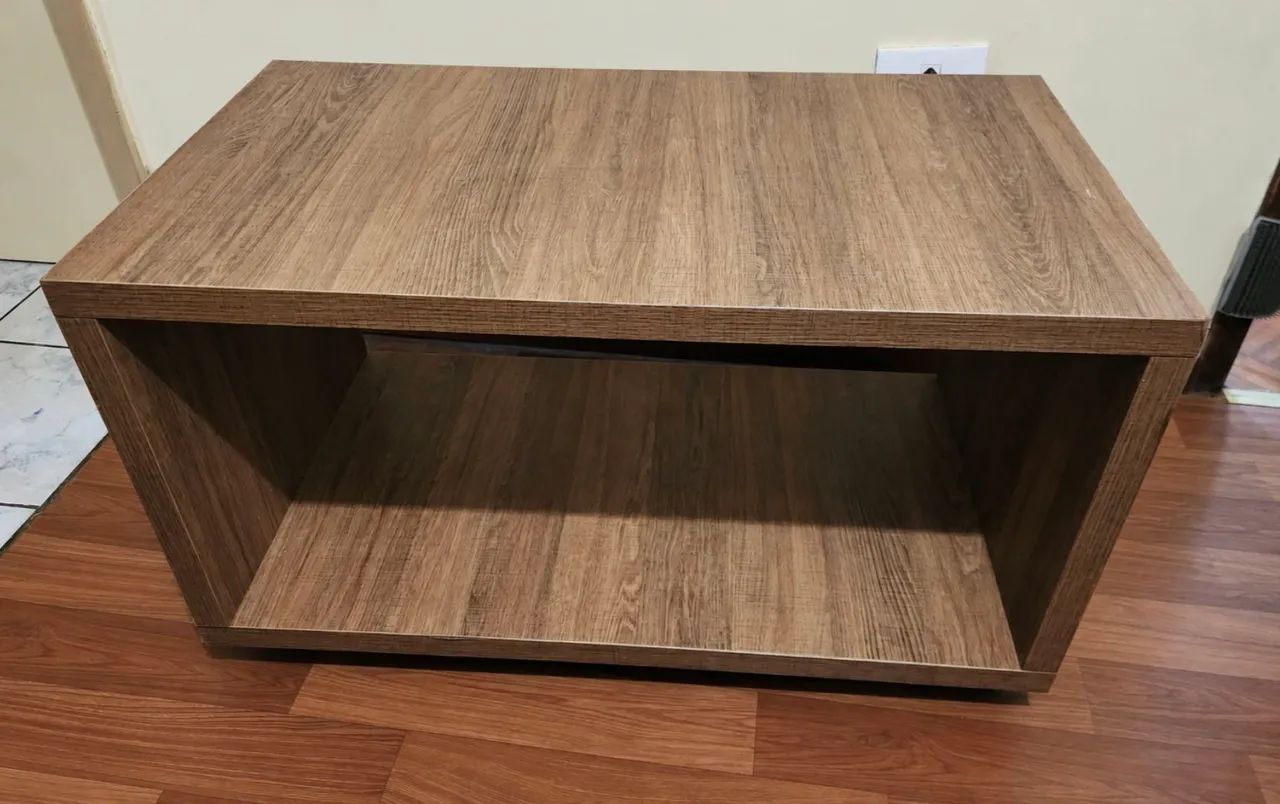 Mesa de centro retangular com rodinhas 