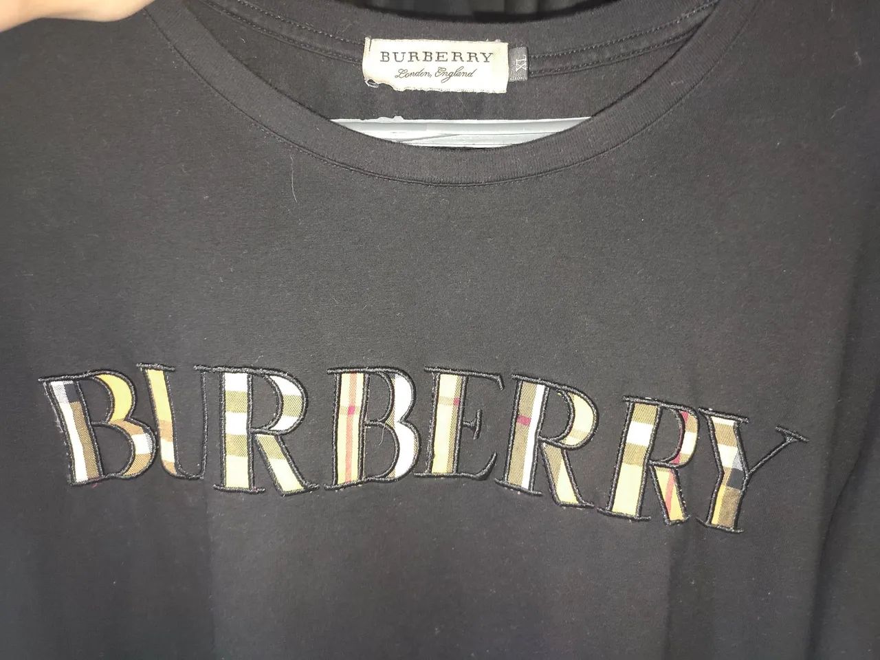 Camisa Burberry preta básica  - Foto 3