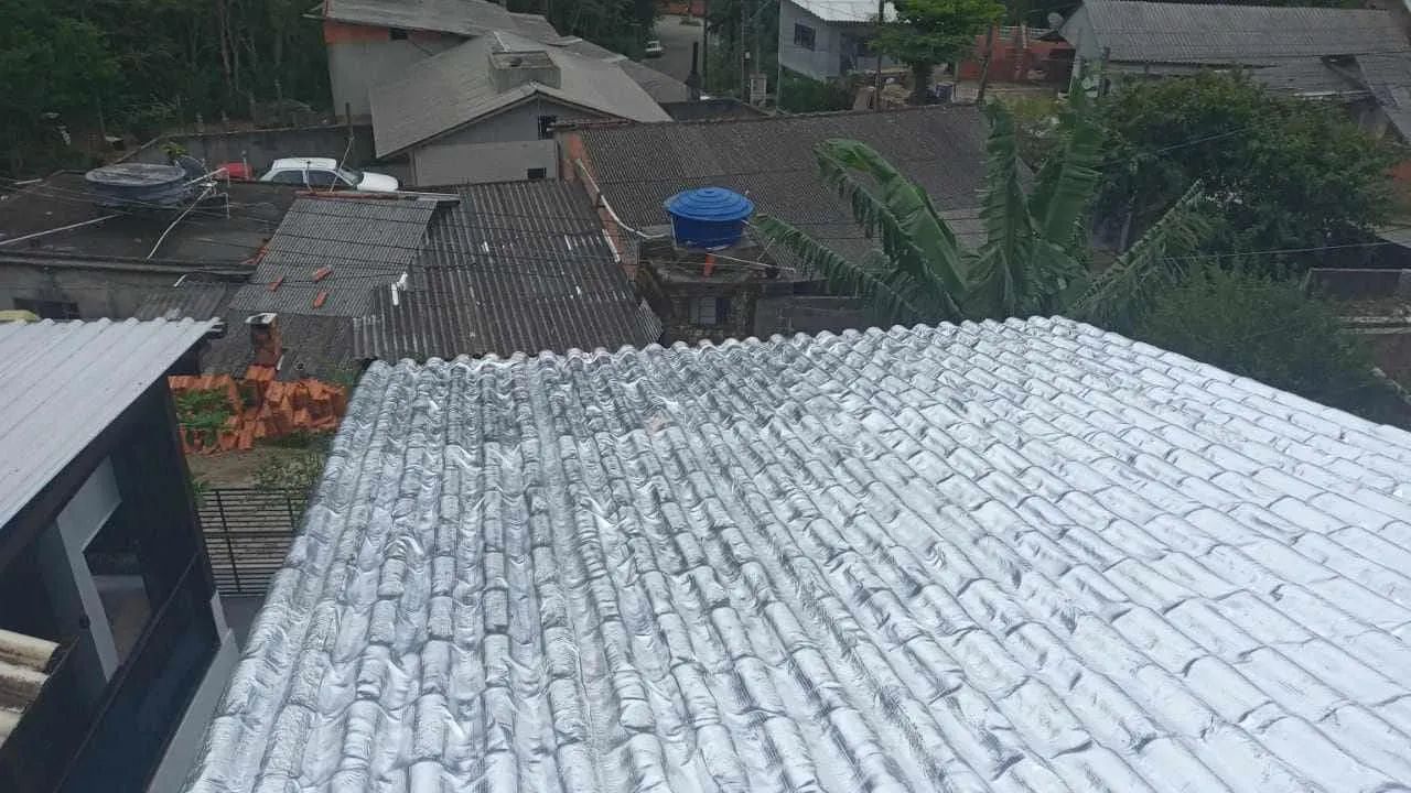 Manta asfáltica impermeabilização de telhado e reparos  - Foto 5