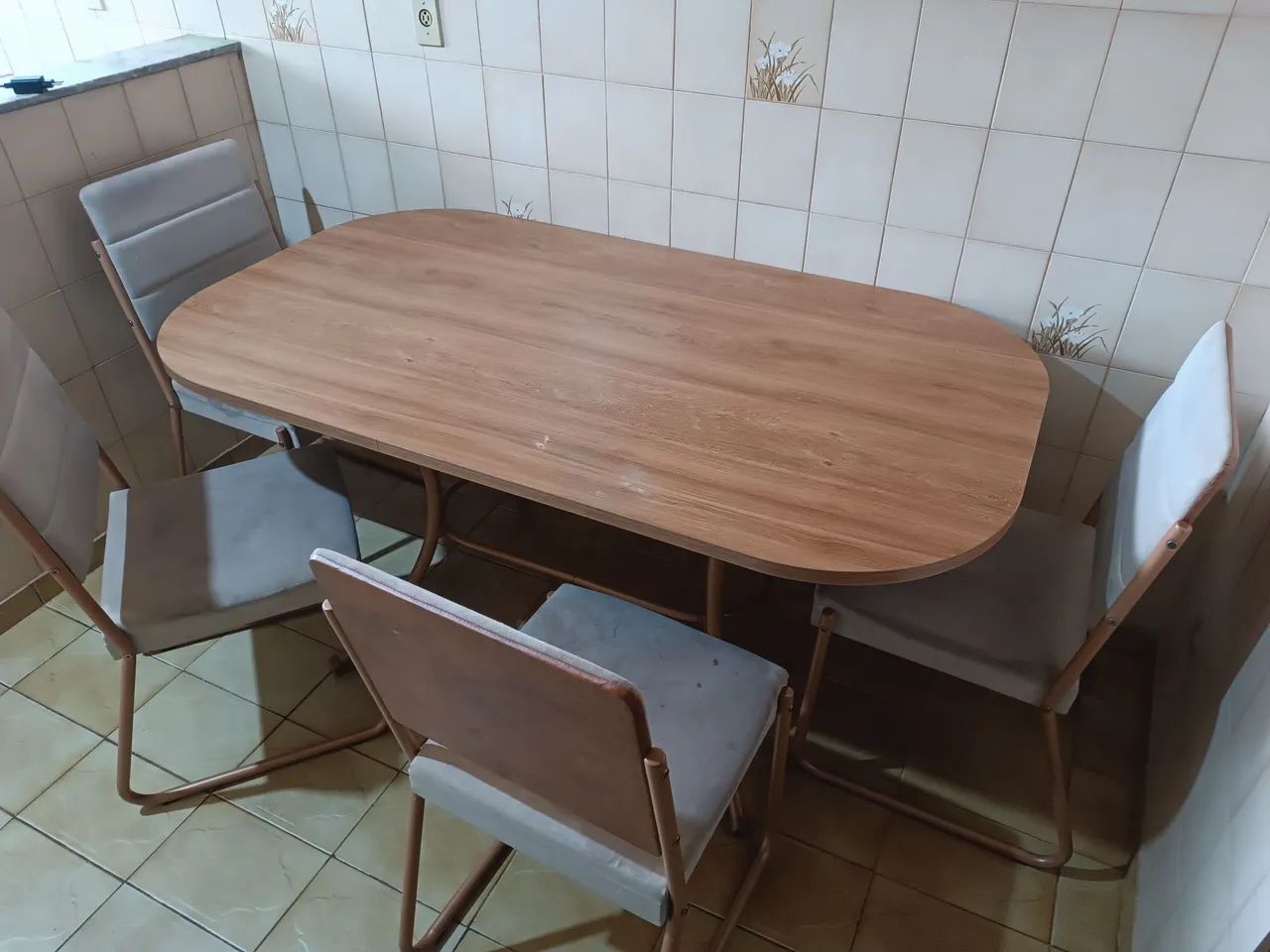 Mesa com 6 cadeiras