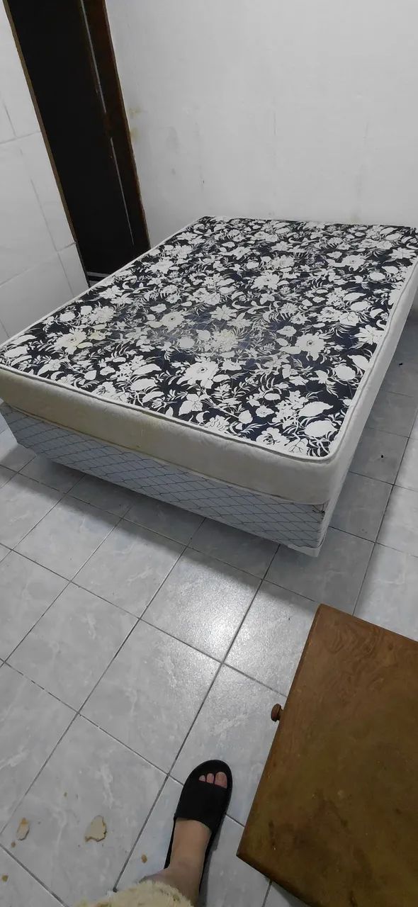 Vendo Base mais colchão casal