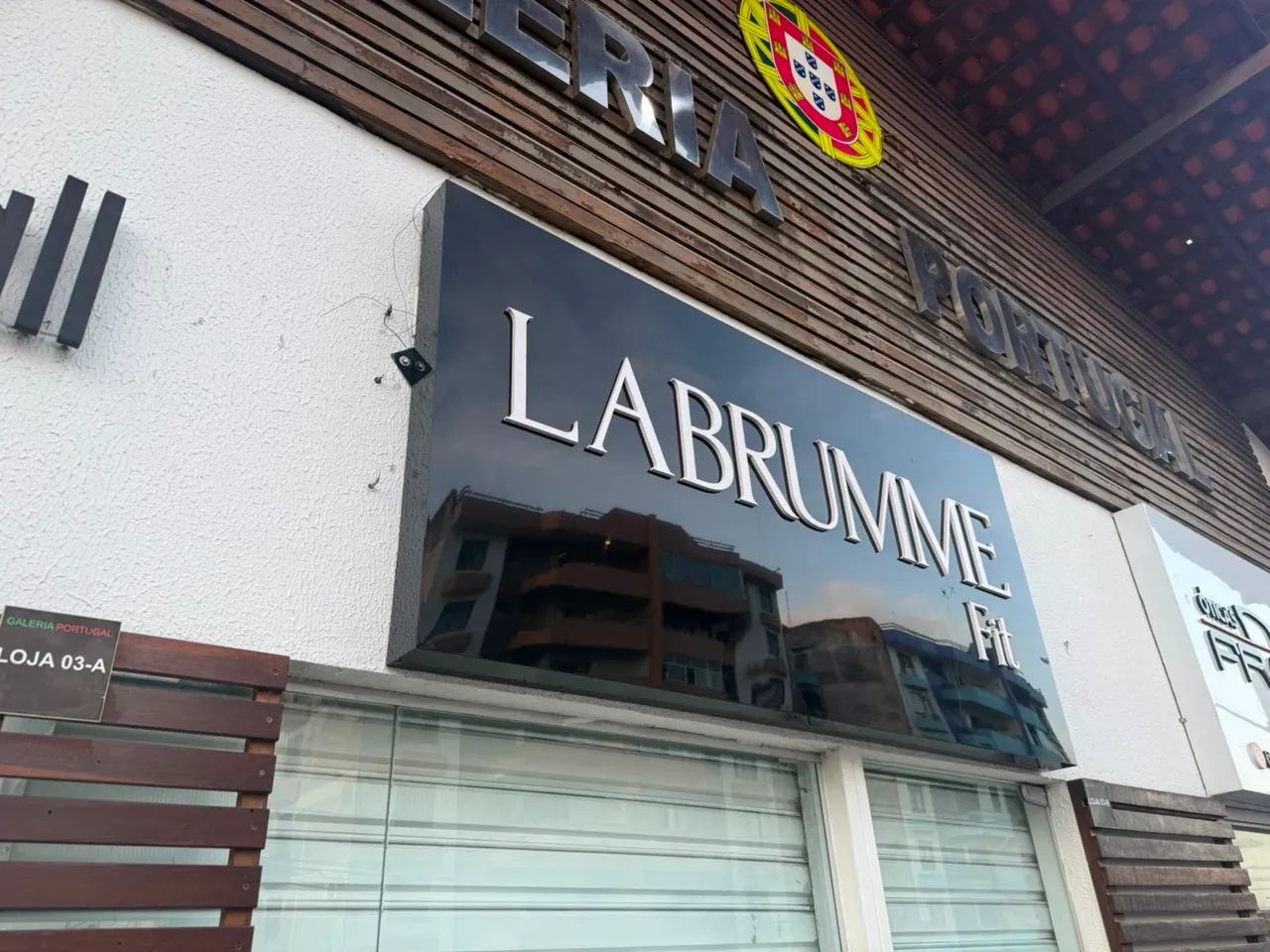 Placa em ACM - Foto 2