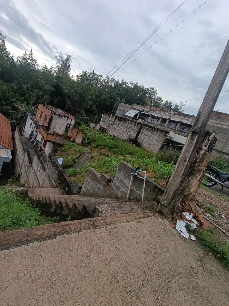 CASA COM AMPLO TERRENO - OPORTUNIDADE PARA REFORMA - Foto 3