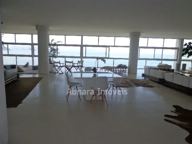 Apartamento - / Residencial / Copacabana