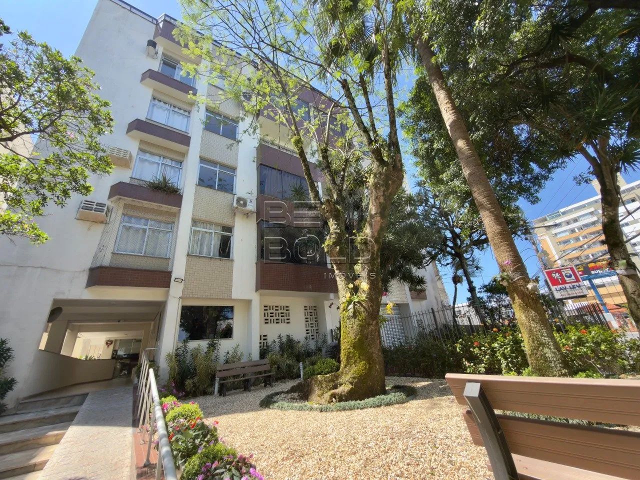 Apartamento com 2 dormitórios em Coqueiros