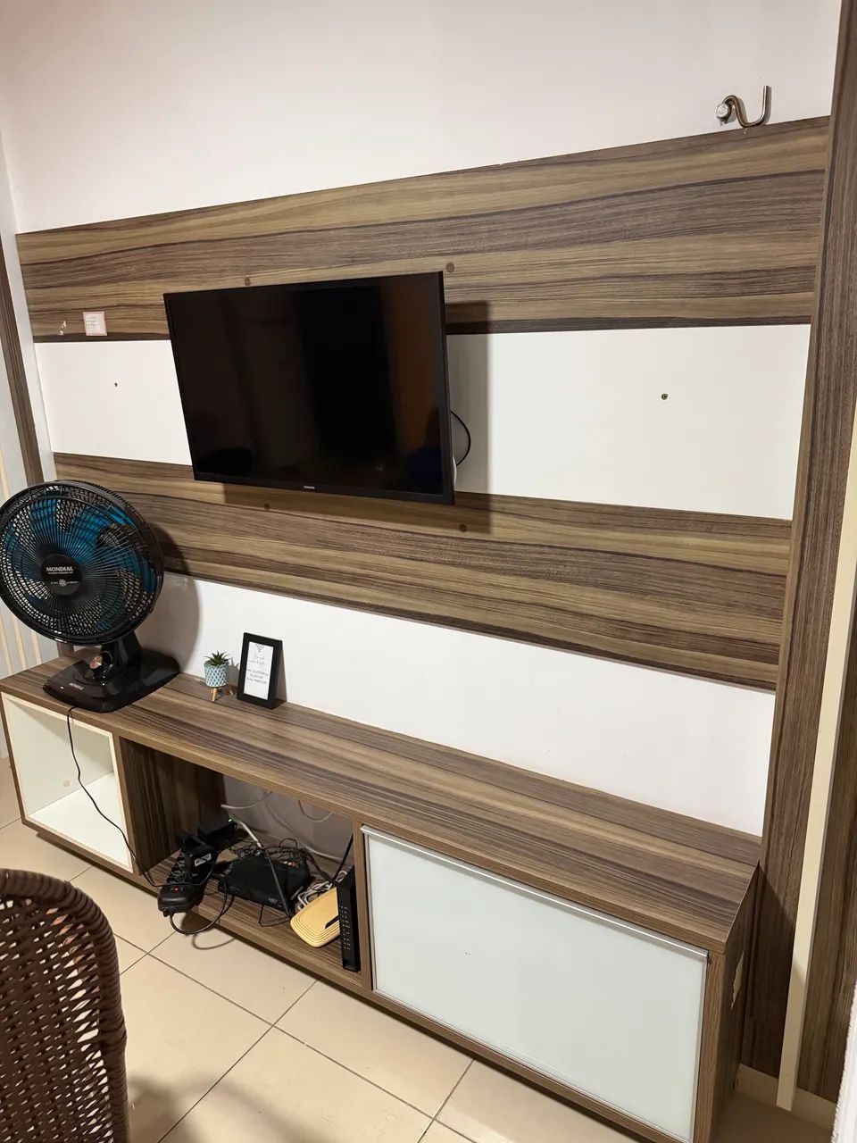 Painel com rack e ripado - Foto 2