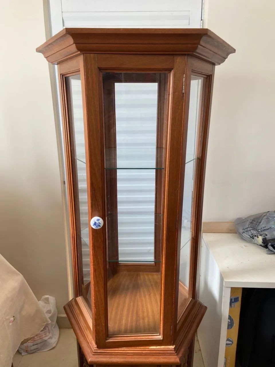 Cristaleira sextavada madeira maciça cerejeira  - Foto 4