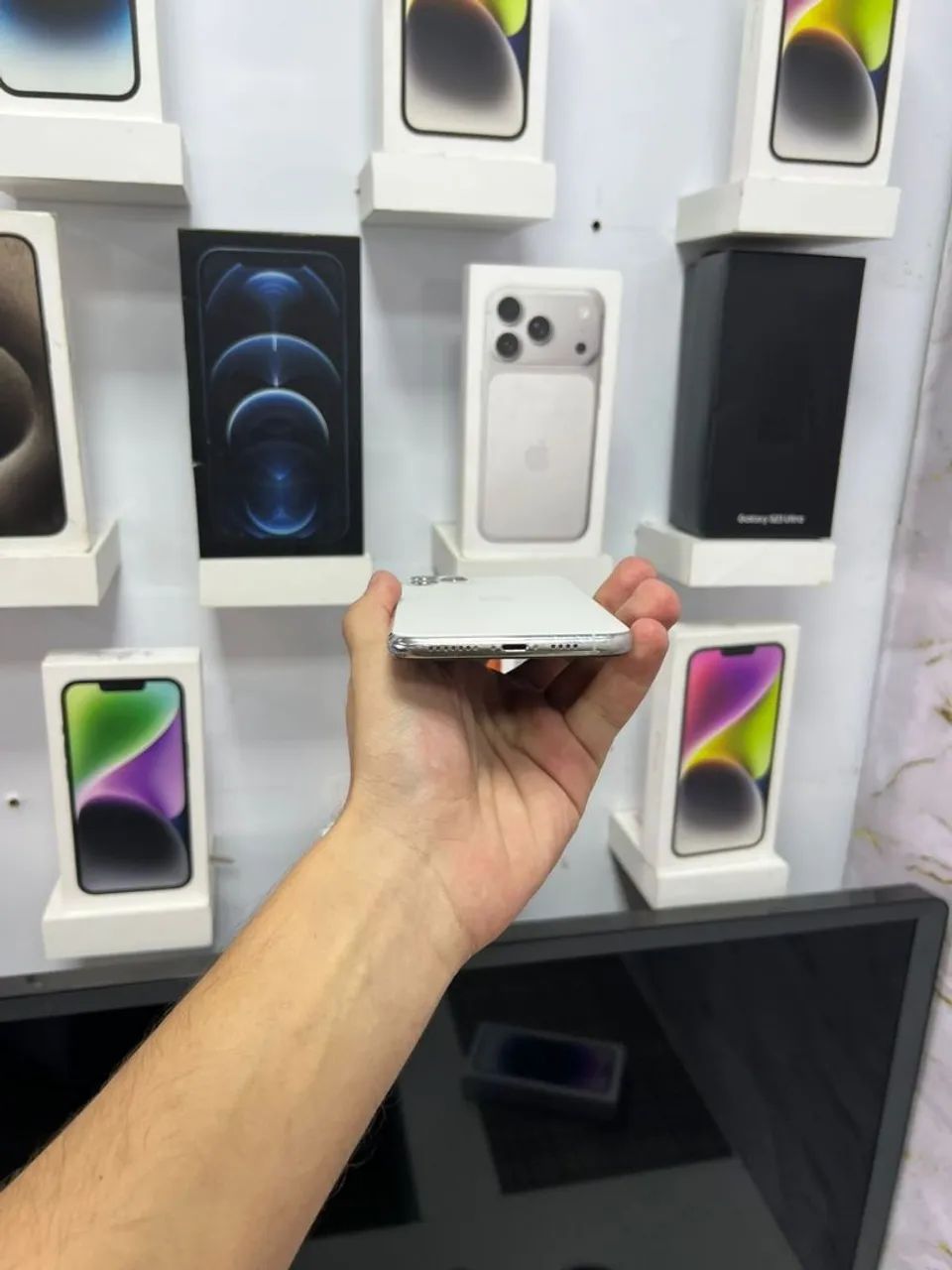 IPHONE 11 PRO MAX 64GB - Foto 4