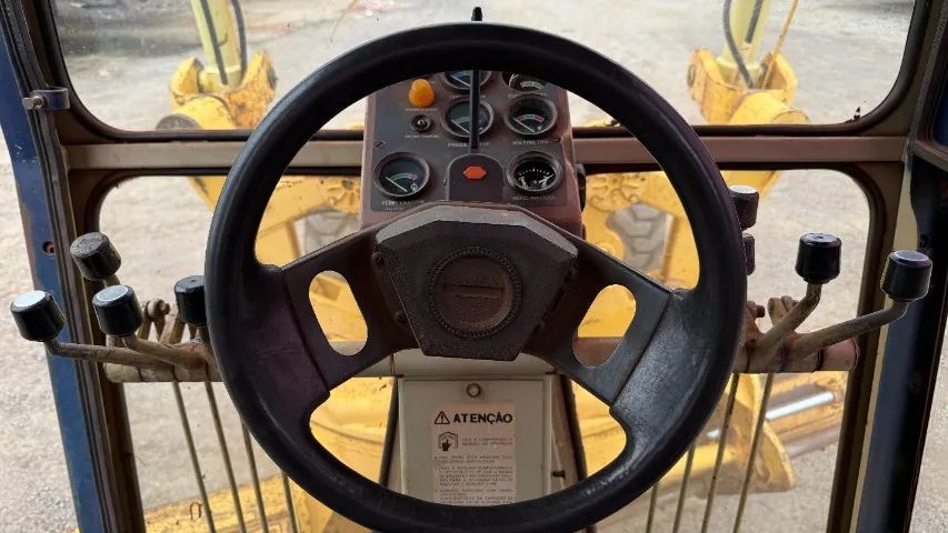 Motoniveladora Komatsu GD 623a - 1997 - Otimo Estado - 100% operacional - Foto 4
