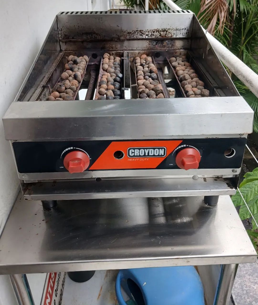 Char Broiler com mesa de inox