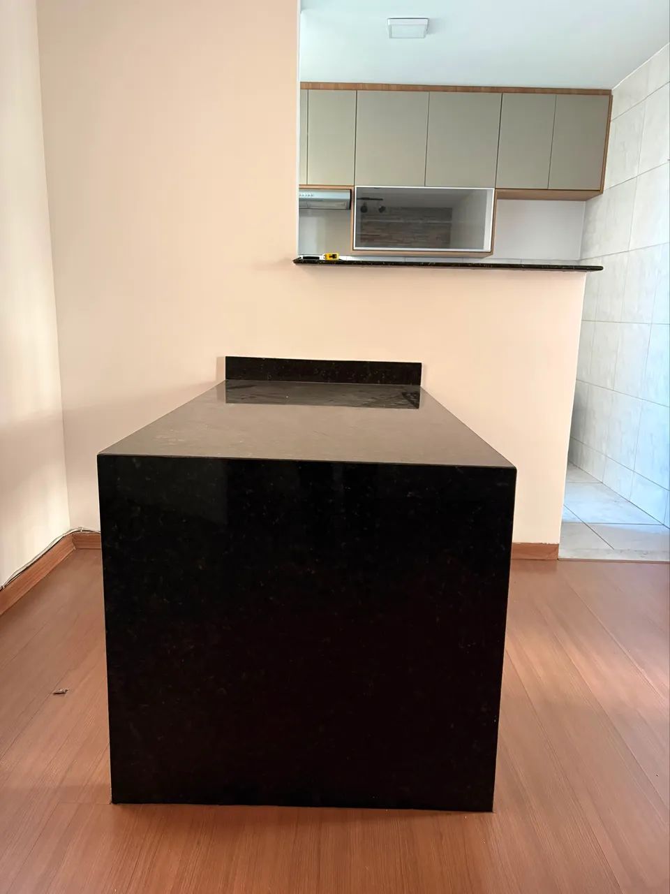 Mesa de granito moderna 