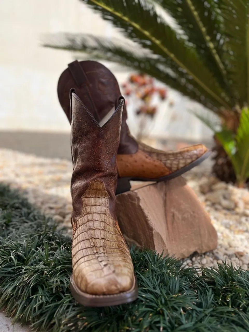 Bota couro de jacaré com avestruz  - Foto 2