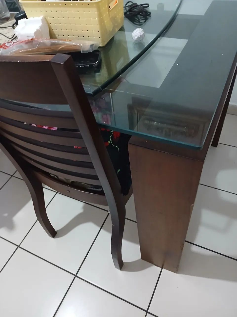 Mesa de vidro com 4 cadeiras  - Foto 2