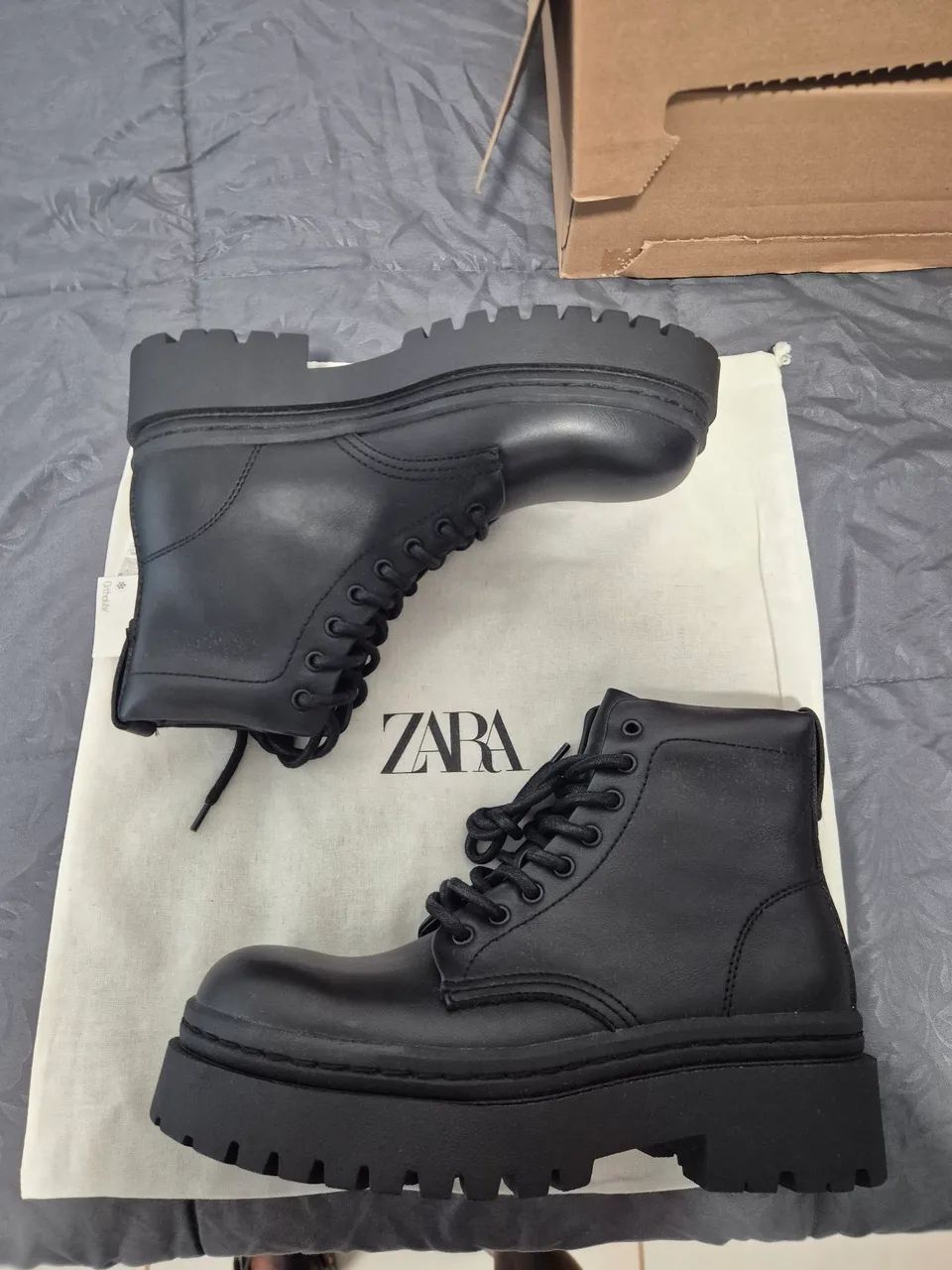 Bota coturno preta robusta ZARA