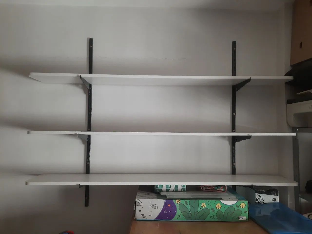Prateleiras em MDF com suporte (mão francesa)