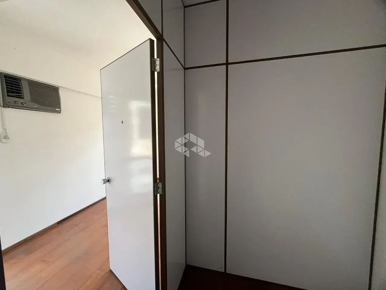 Sala com 22,51m2 privativos, lavabo no Centro - Fpolis - SC - Foto 3