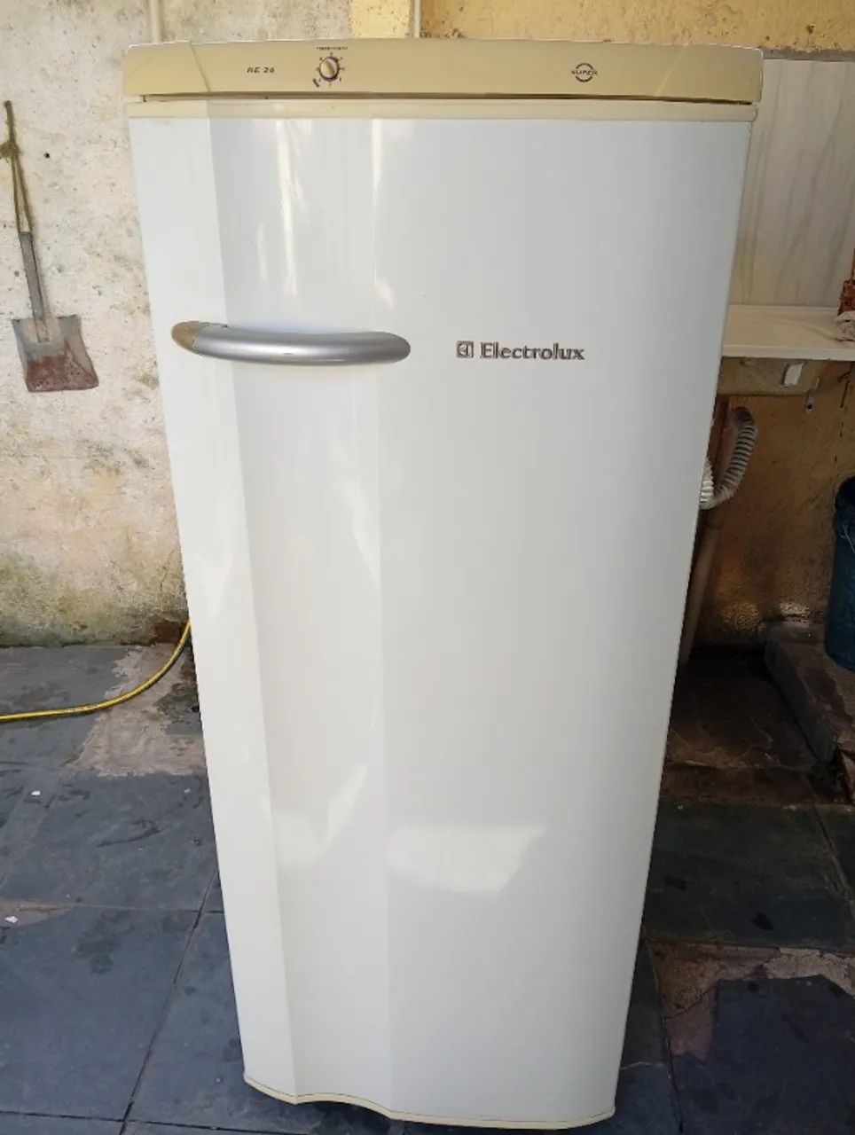Geladeira semi nova 