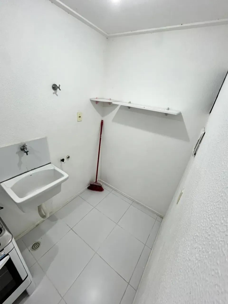ALUGO QUARTO E SALA MOBILIADO NO FAROL - Foto 5