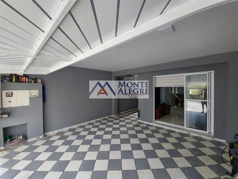 Sobrado à venda no Jardim Cupecê com 94 m² e 3 dormitórios/quartos disponíveis.