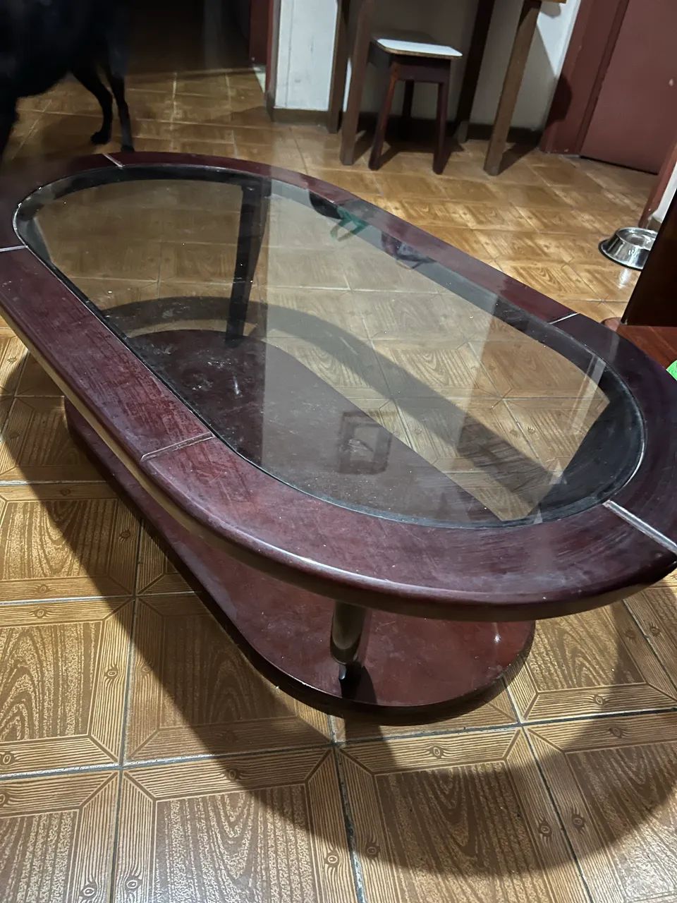 MESA DE CENTRO DE MADEIRA COM TAMPO DE VIDRO 