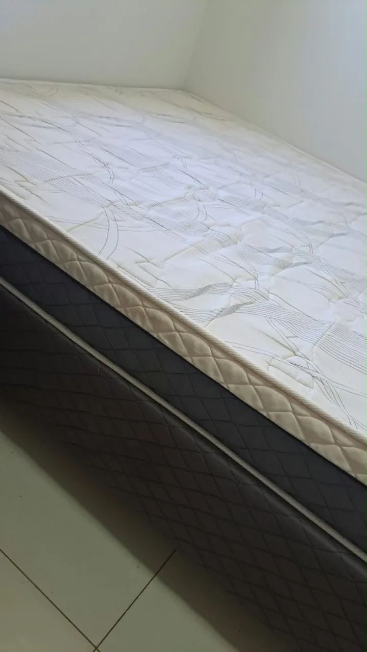 Cama de casal com colchão