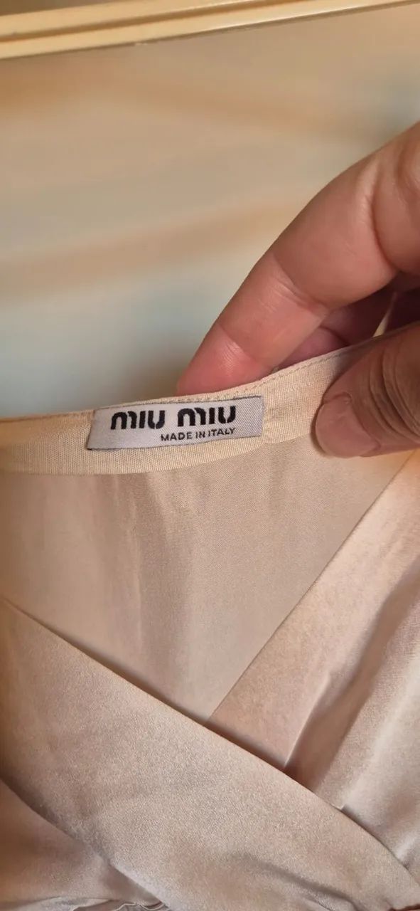 Blusa Miu Miu em Seda Pura (Tom Champagne) - Foto 2