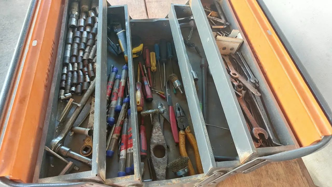 Vendo caixa de ferramentas 
