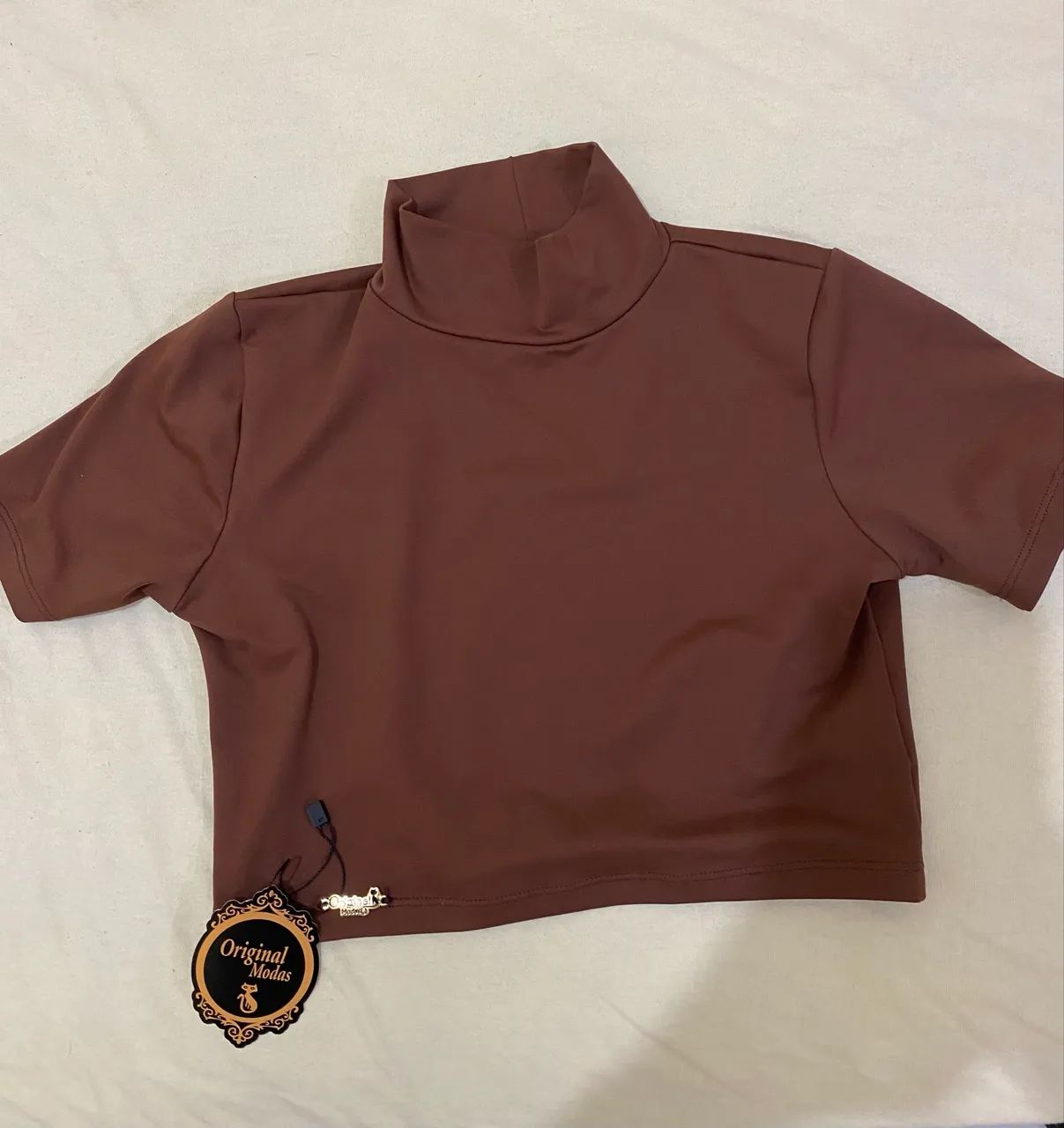 Blusa gola alta marrom ?