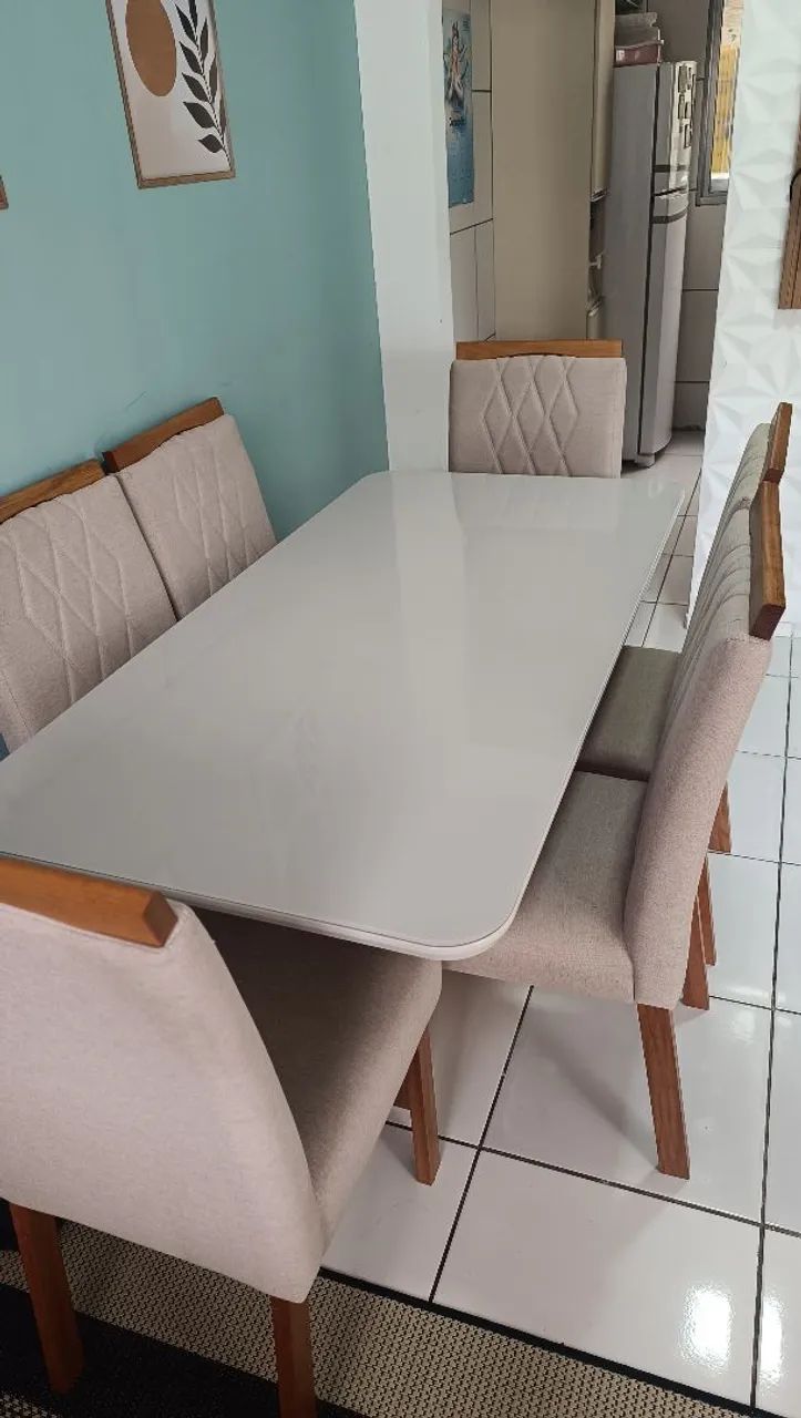 Mesa com 6 cadeiras de linho