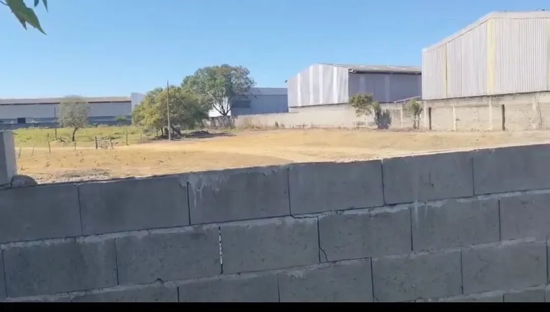 Área Comercial  2.300 m²  em Civit - Foto 3