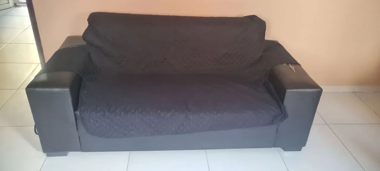 Sofá preto de couro