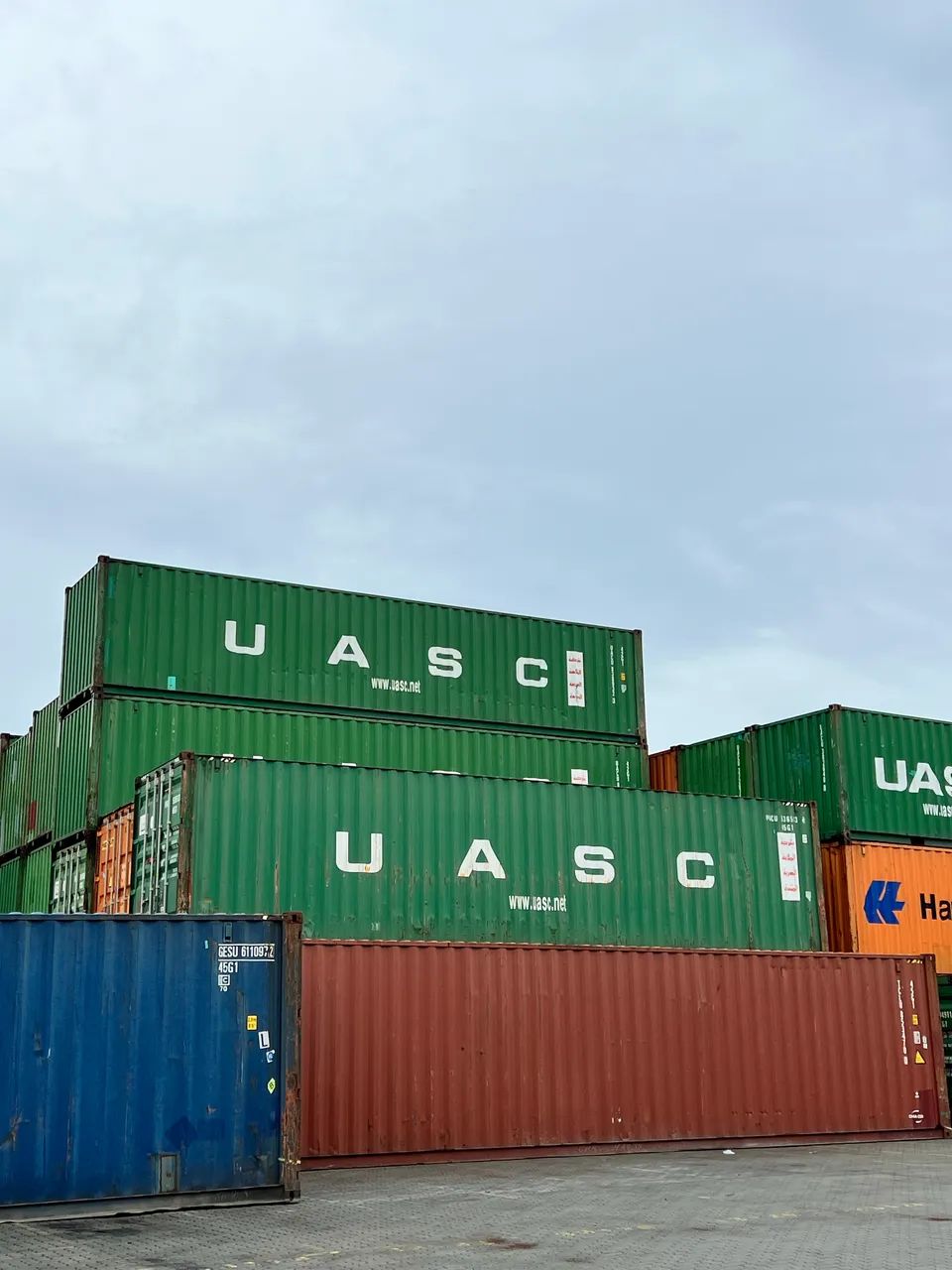 Container: marítimo e reforçado 