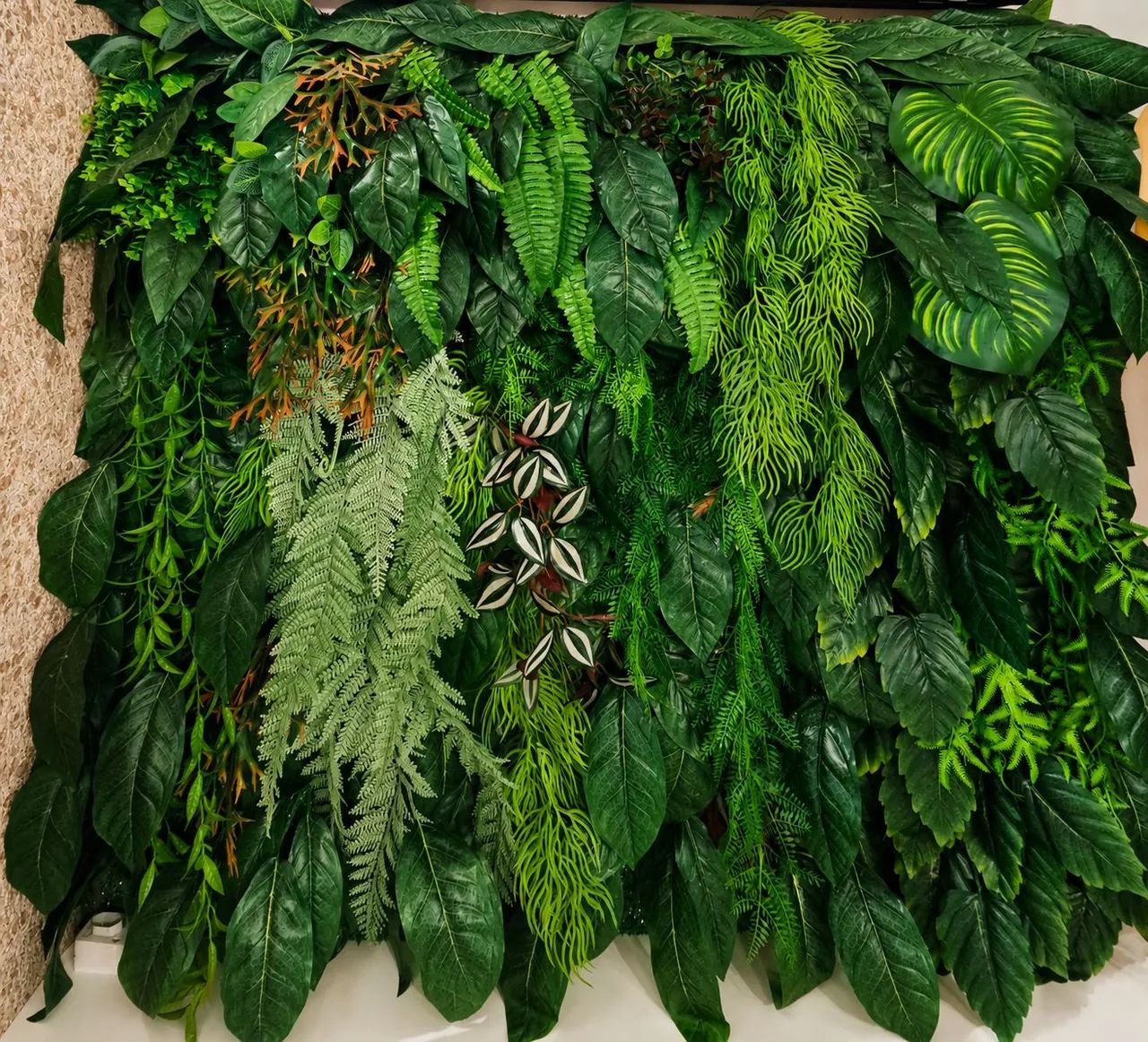PAINEL DECORATIVO DE FOLHAGENS ARTIFICIAIS USADO