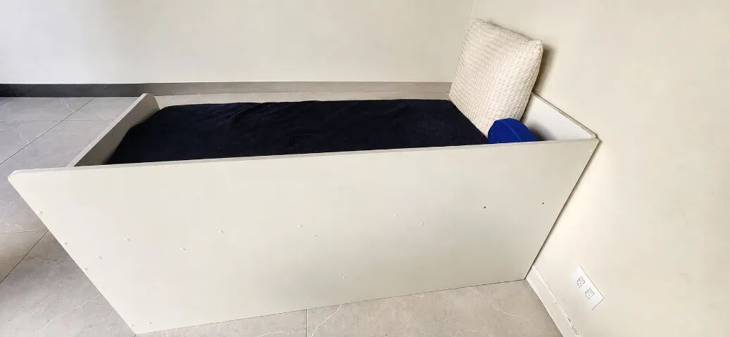 Cama-sofá infantil em MDF branco com 2 gavetões - Foto 3