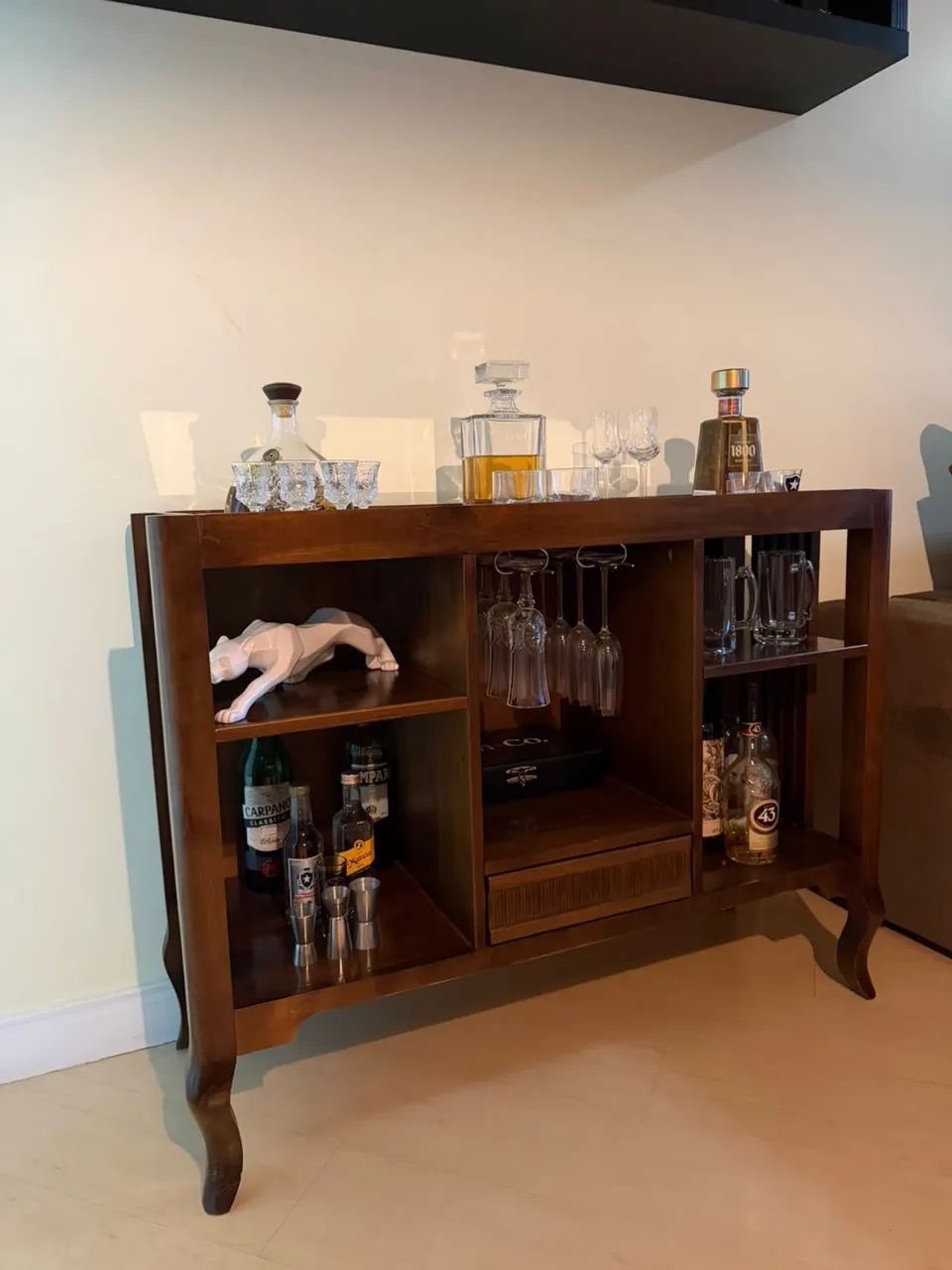 Bar/Buffet de Madeira Maciça com Tampo de Vidro
