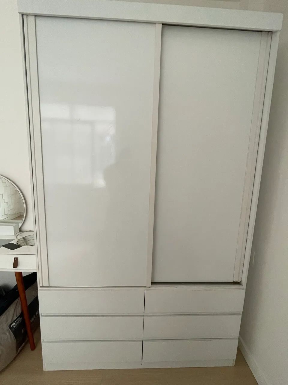 GUARDA ROUPA 6 GAVETAS EM PERFEITO ESTADO