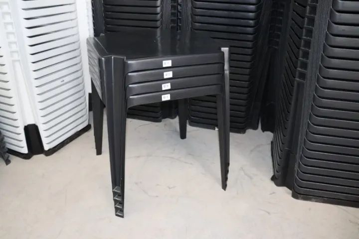 Conjunto de 4 mesas de plastico pretas - Foto 3