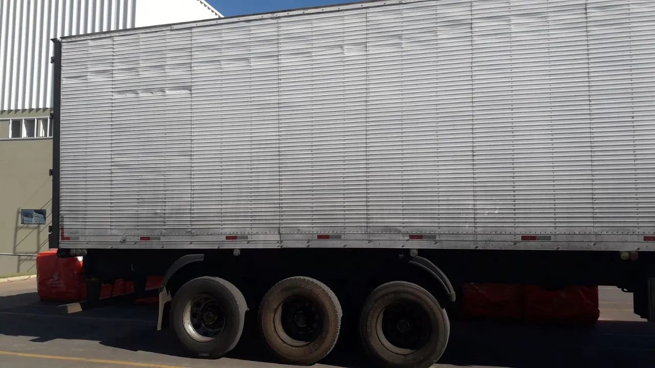 Carreta rodofort 2005 30 paletes sem pneus aceita troca  - Foto 7