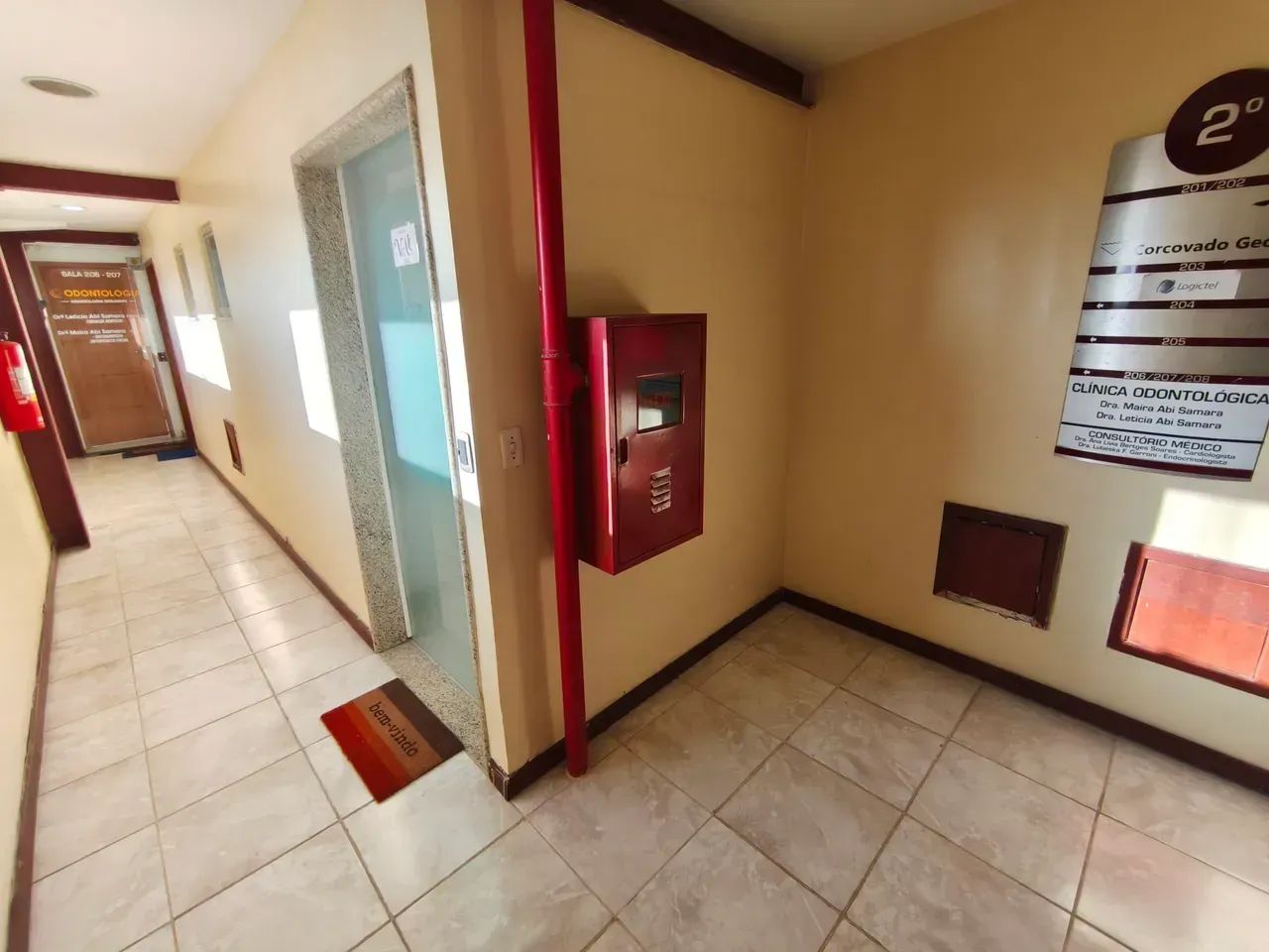 Sala comercial, em prédio com elevador e em local fácil de estacionar Cajueiros - Macaé -  - Foto 2