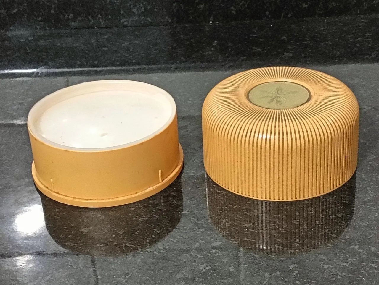 POTE ANTIGO AVON *ANOS 70* TALCO ACETINADO TIMELESS CHEIO  - Foto 4