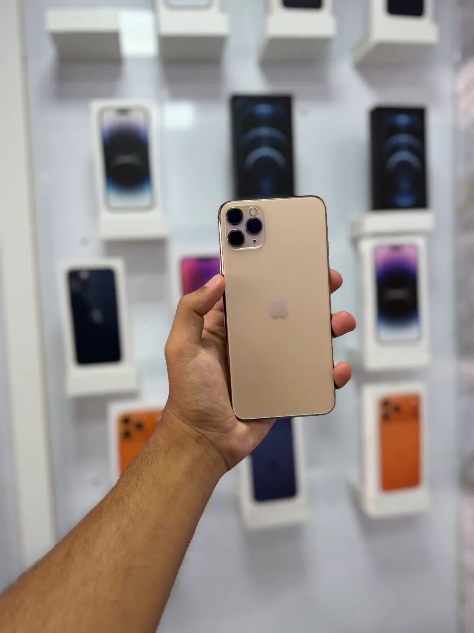 IPHONE 11 PRO MAX 64 GB GOLD - Celulares e Smartphones