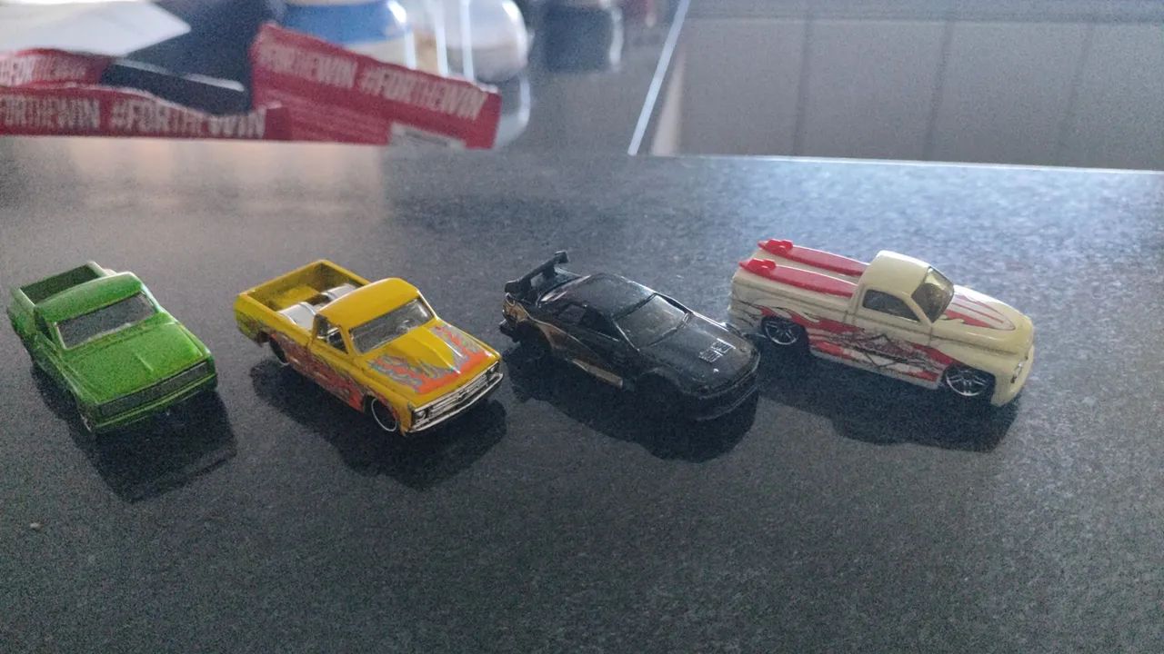 Chevy  e Skyline - Hot Wheels - Antigos