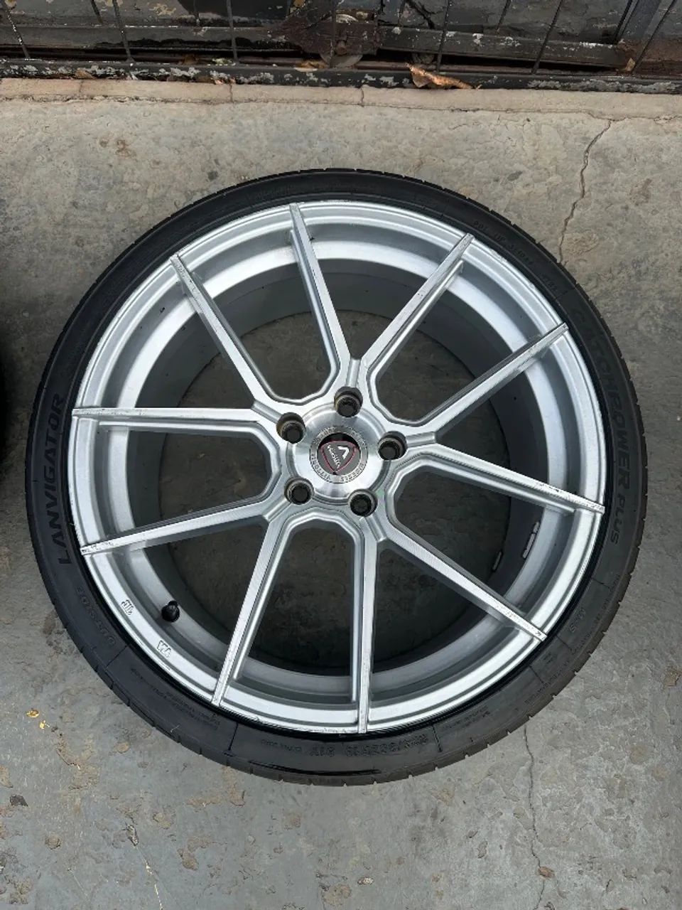 Jogo de rodas Vittoria San Diego 19" 5X112 compativel com Jetta, Golf, Audi, bmw, etc.
