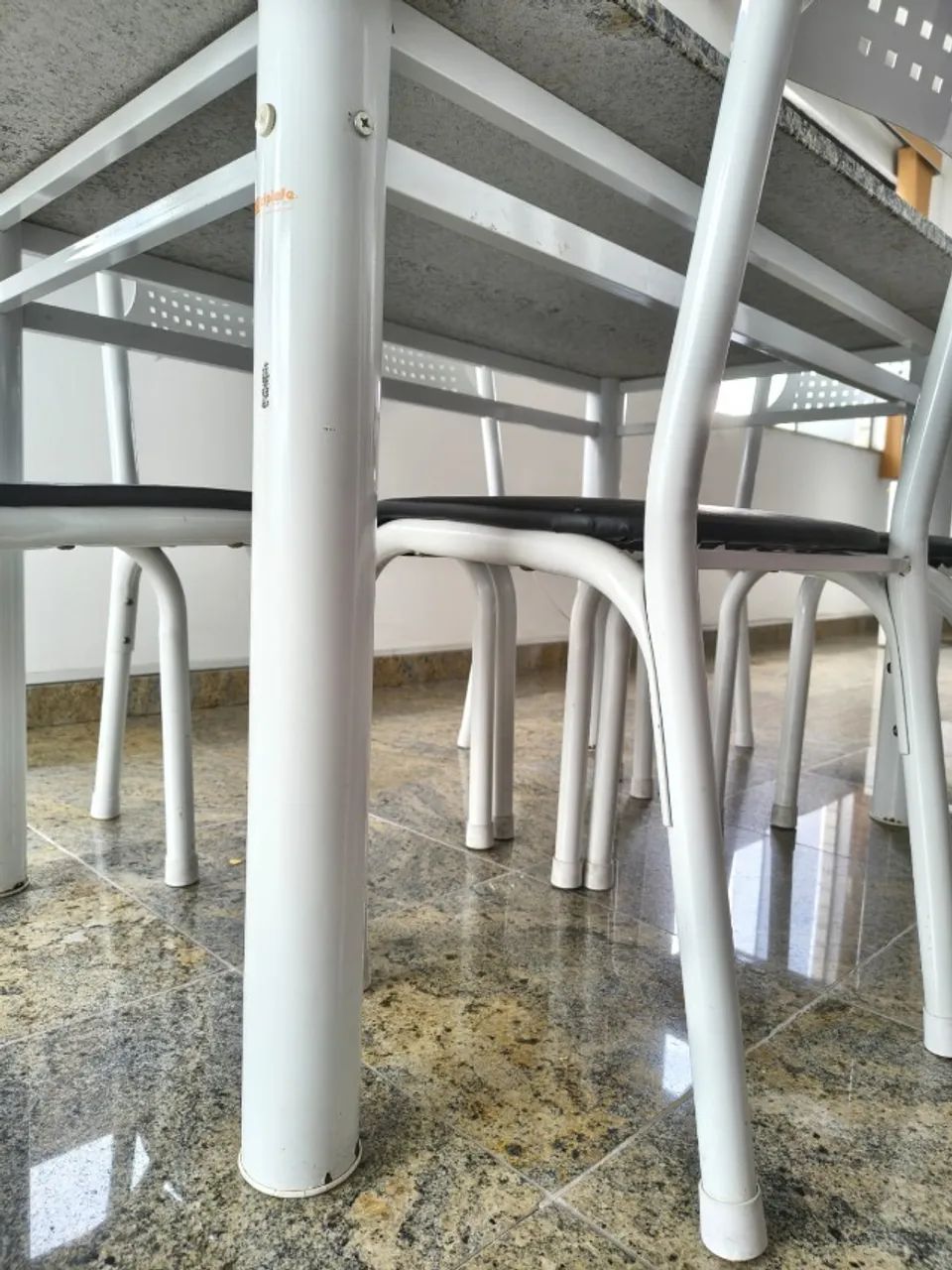 Mesa de 6 lugares com tampo de granito - Foto 3
