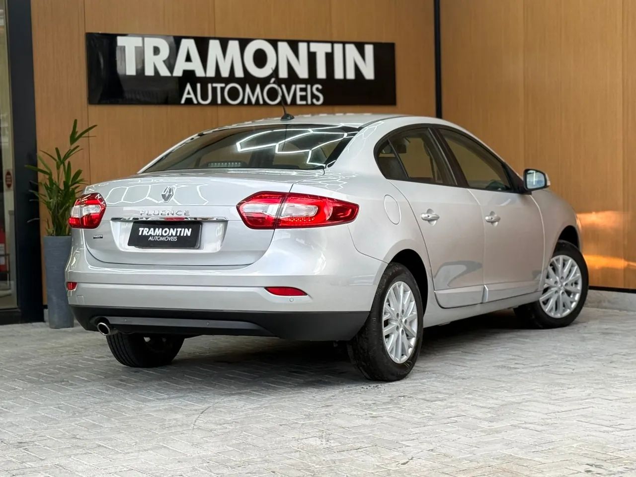 Renault Fluence Sed. Dyn. Plus 2.0 16V Flex Aut. 2016 - Foto 9