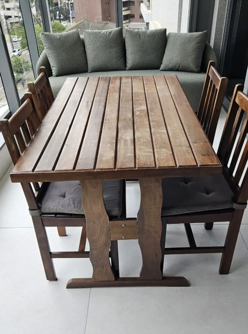 Mesa de sacada em madeira maciça com 4 cadeiras - Foto 5